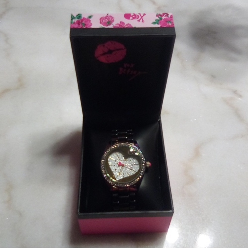 Betsey Johnson Watch NWOT w/heart on face w/rhinestones & iridescent gold band